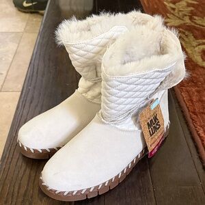Muk Luks Cream Quilted Faux-Fur Winter Boots
